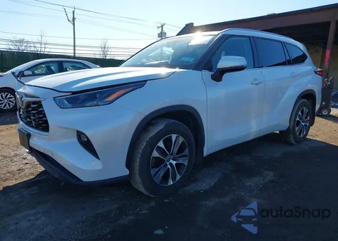 2022 Toyota Highlander Xle из США, поврежденный, VIN 5TDGZRBH6NS596795